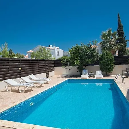 Eos, Modern 3bdr With Pool, Short Walk To Beachresort Centre Villa