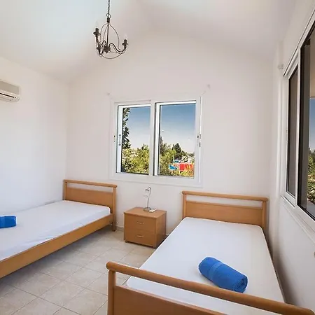 Eos, Modern 3bdr With Pool, Short Walk To Beachresort Centre * Protaras