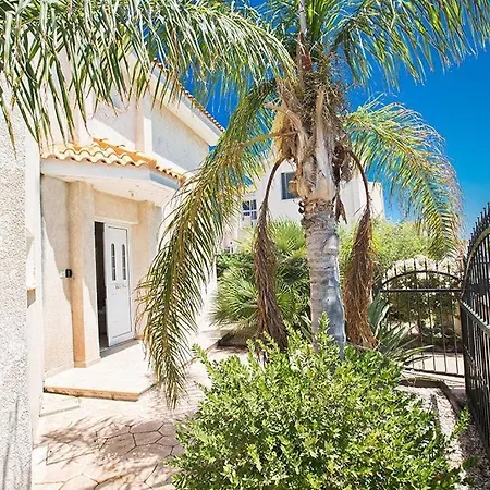 Eos, Modern 3bdr With Pool, Short Walk To Beachresort Centre