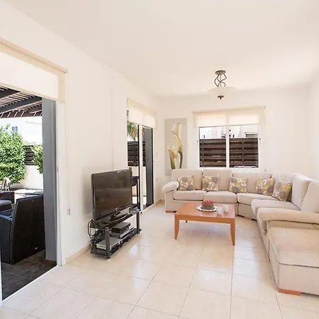 Villa Eos, Modern 3bdr With Pool, Short Walk Protaras