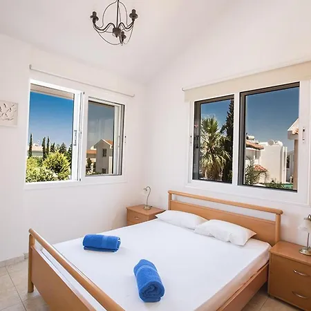 Eos, Modern 3bdr With Pool, Short Walk