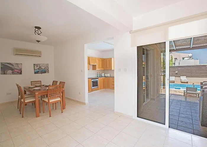 Eos, Modern 3bdr With Pool, Short Walk *