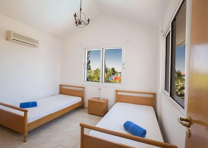 Eos, Modern 3bdr With Pool, Short Walk *